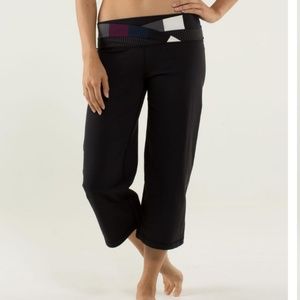 EUC Lululemon Dharana Crop